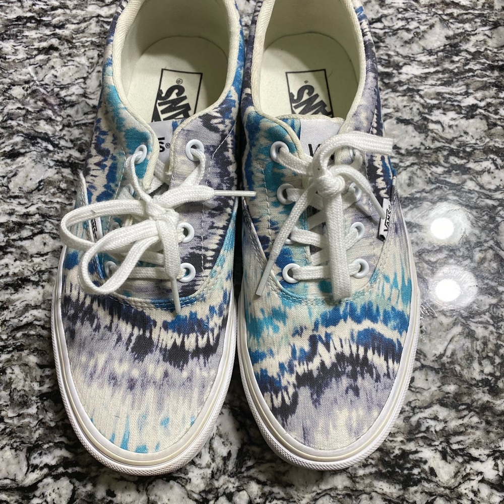 Women’s 8.5 Tye Die Vans